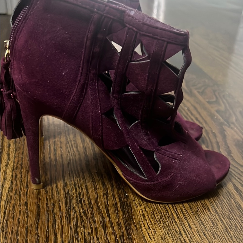 XOXO Purple Heels Elegant Design